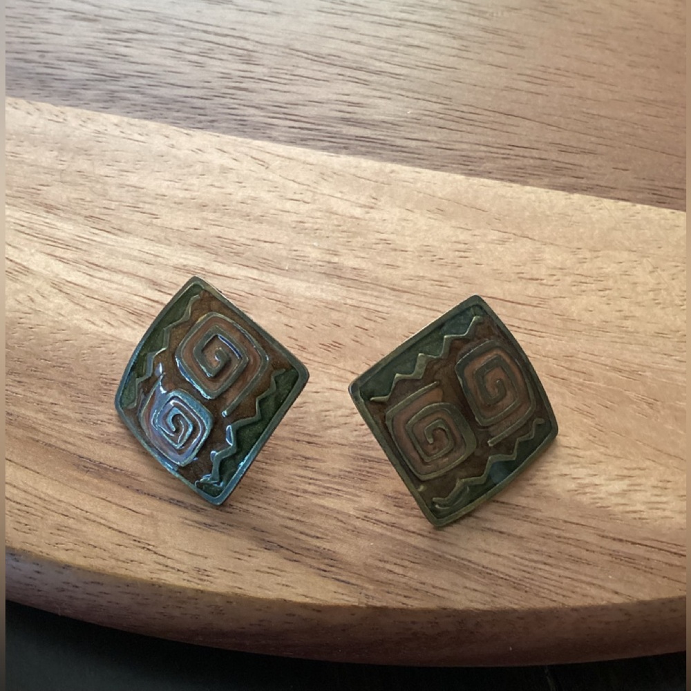 Vintage Newpro Enamel Pierced Earrings w/geometric design EUC
